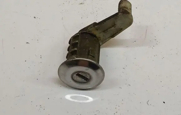 Renault Scenic I Front door lock (next to the handle)