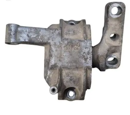 Volkswagen Tiguan Engine mount bracket 5N0109262