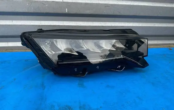 Skoda Octavia Mk4 Headlight/headlamp 5E4941010