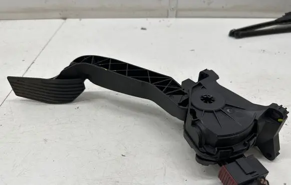 Jeep Compass Accelerator throttle pedal 6PV010175 51942427