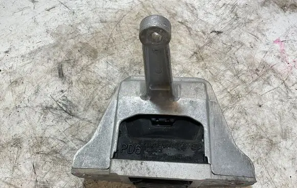 Hyundai i30 Engine mount bracket 2C140256 21810S0100