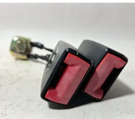 Middle seatbelt buckle (rear)