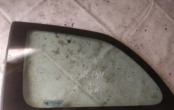 Toyota Yaris Rear side window AS2