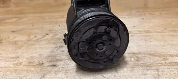 Volvo V70 Air conditioning (A/C) compressor (pump) 9708581