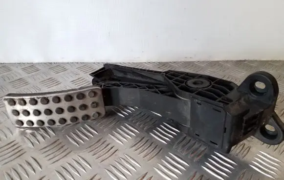 Mercedes-Benz R W251 Accelerator throttle pedal A1643000104