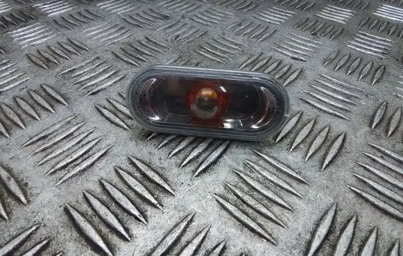 Front fender indicator light