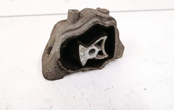 Volvo XC70 Engine mount bracket TR8070M18