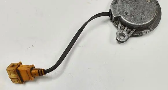 Volvo V70 Camshaft vanos timing valve 0232101030