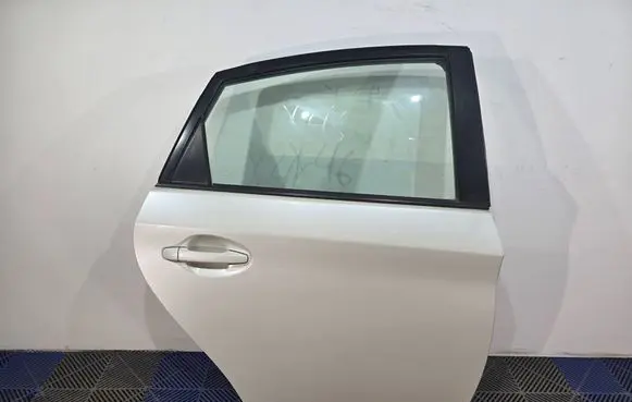 Toyota Prius (XW30) Rear door 