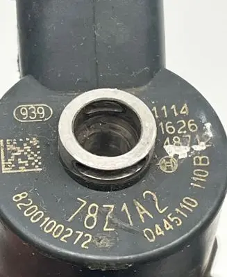 Opel Vivaro Fuel injector 8200100272