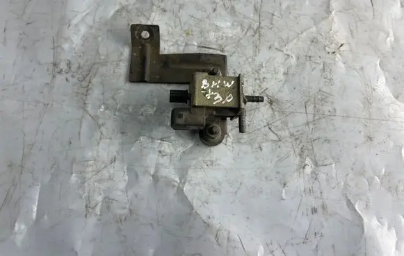 BMW 7 E38 Valve vacuum 72179713 2243804