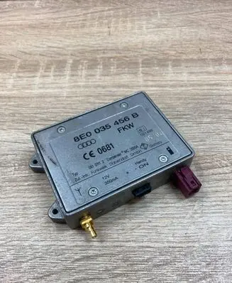 Audi A8 S8 D3 4E Aerial antenna amplifier 8E0035456B