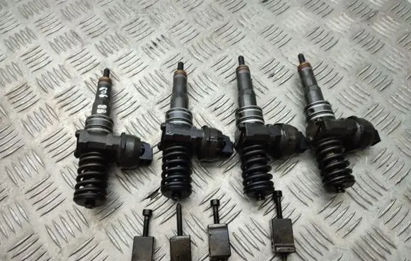Volkswagen Caddy Fuel injector 038130073BN