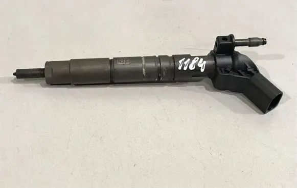 Mercedes-Benz ML W166 Fuel injector A6420701187 120816 044516