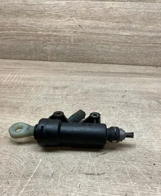 BMW 3 E46 Clutch master cylinder 6758822 21526758822