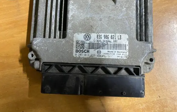 Skoda Octavia Mk2 (1Z) Engine control unit/module 03G906021LB 0281013238 1039S17100