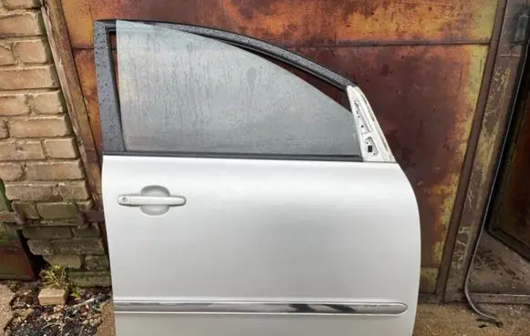 Toyota Avensis Verso Front door