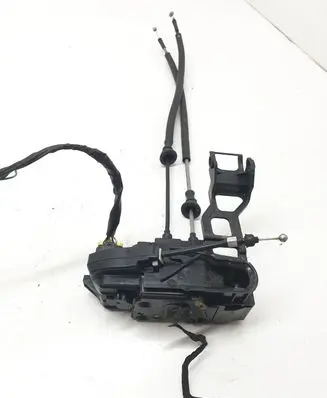 Hyundai Santa Fe Front door lock 813102B070