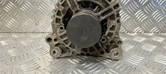 Volkswagen Polo Generator/alternator 028903028E