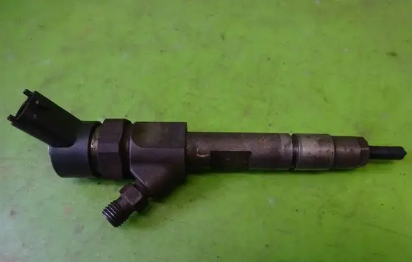 Renault Trafic II (X83) Fuel injector 0445110021