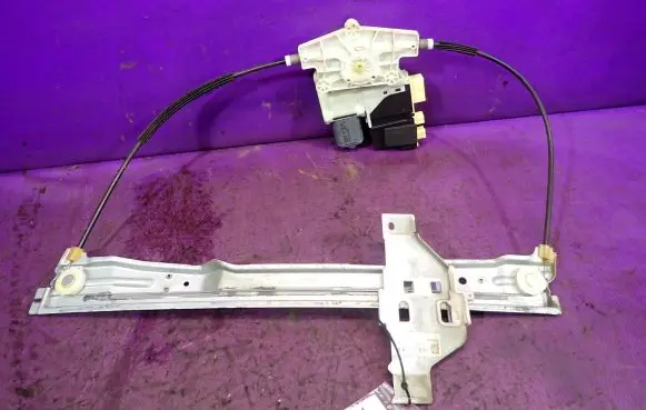 Citroen C4 I Picasso Front door window regulator with motor 9657133880