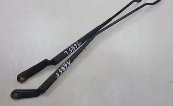 Volkswagen Golf IV Front wiper blade arm