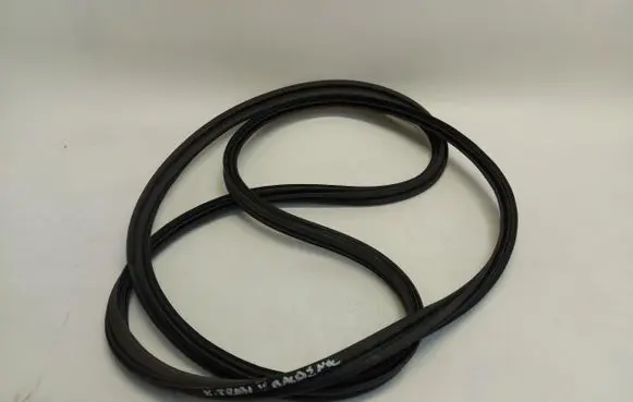 Nissan X-Trail T33 Trunk rubber seal (body) 