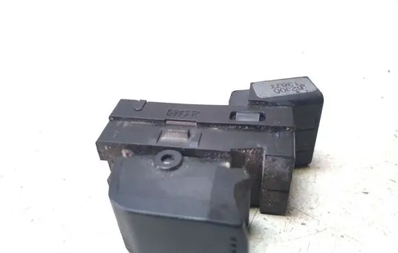 Suzuki Swift I Electric window control switch 62J00