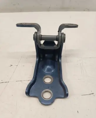 Subaru Forester SK Rear door lower hinge