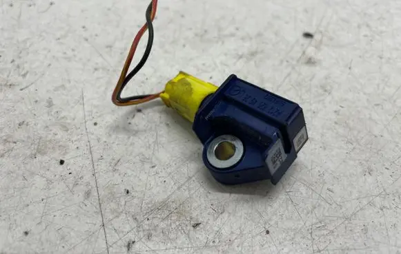 Mercedes-Benz E W212 Airbag deployment crash/impact sensor A2128204926