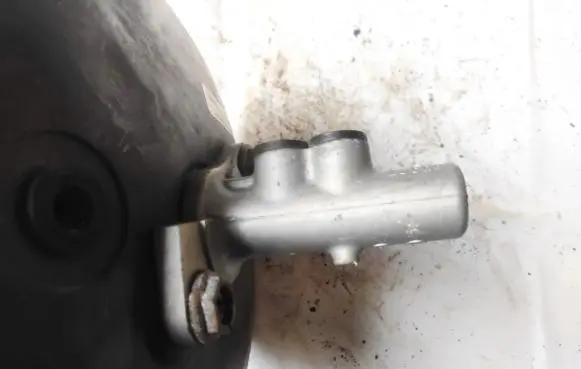 Audi A4 S4 B5 8D Master brake cylinder 8d0612105a