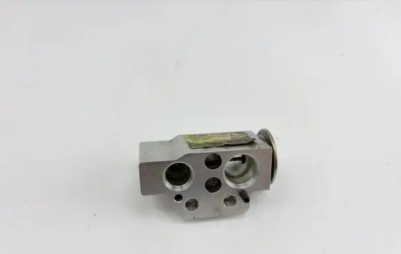 Volkswagen PASSAT B7 Air conditioning (A/C) expansion valve 1K0820679