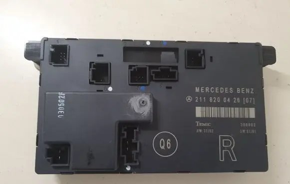 Mercedes-Benz E W211 Door control unit/module 2118200426