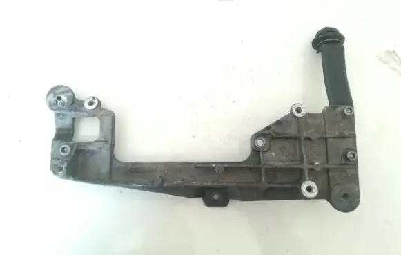 Volkswagen Touran I Engine mounting bracket 03g131159