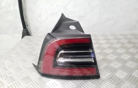Tesla Model 3 Rear/tail lights 1077397