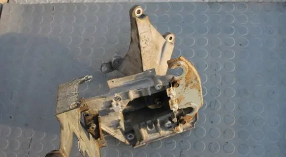 Nissan Tiida C11 Gearbox mount