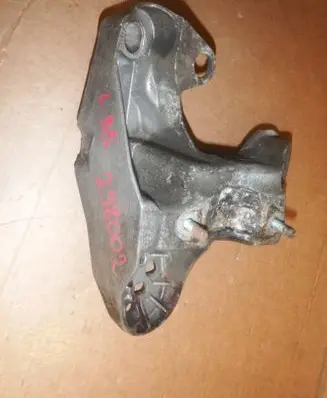 Volkswagen PASSAT B5 Engine mounting bracket 4B0199351B