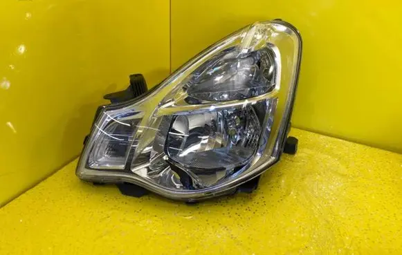 Nissan Almera Headlight/headlamp L90048216