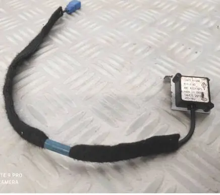 Renault Trafic III (X82) Aerial GPS antenna 259756194R R16AB42