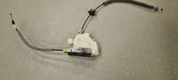 Audi Q7 4M Rear door lock 4G0839015D