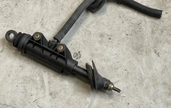 BMW Z3 E36 Clutch master cylinder 6758820
