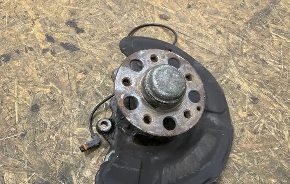 Mercedes-Benz E W212 Front wheel hub 