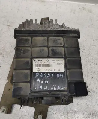 Volkswagen PASSAT B4 Engine control unit/module 028906021DD 0281001411