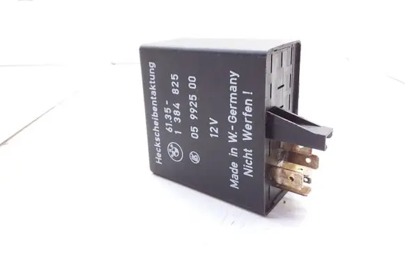 BMW 5 E34 Hazard warning light relay 61351384825 05992500