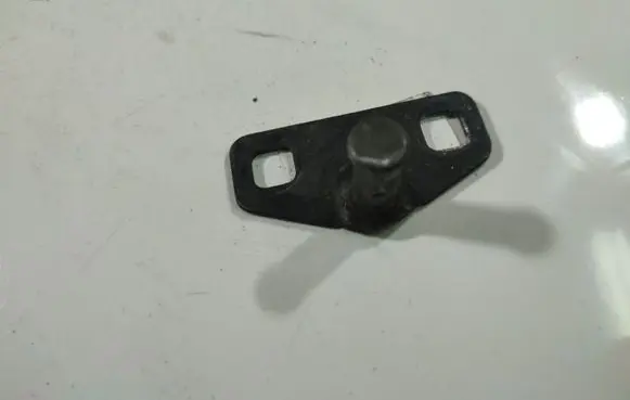 Skoda Superb B5 (3U) Rear door lock loop/hook striker 