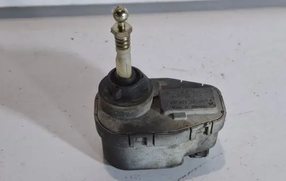 Ford Escort Headlight level adjustment motor 0307851354