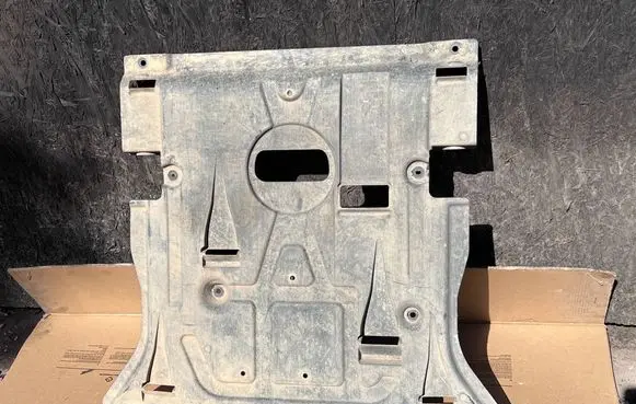 Mercedes-Benz GLE AMG (W166 - C292) Engine splash shield/under tray A1665240185
