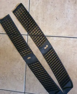 BMW 7 E38 Bonnet/hood grill 8166658 8166657