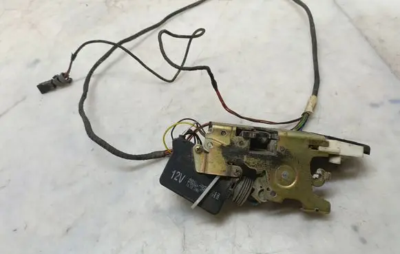 Mercedes-Benz Vito Viano W638 Front door lock 6387200135 406209212