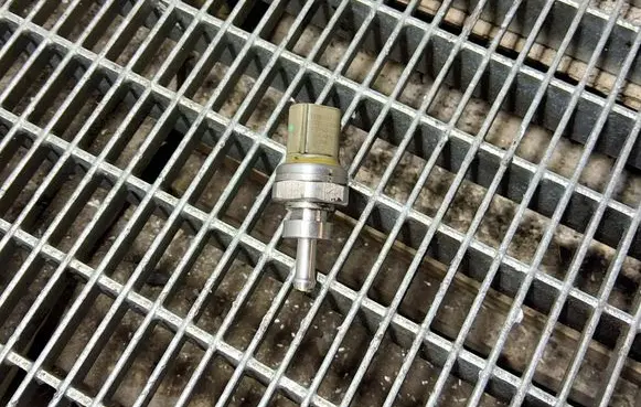 Mercedes-Benz B W246 W242 Exhaust gas pressure sensor 223650901R 81CP5301 H8201417034